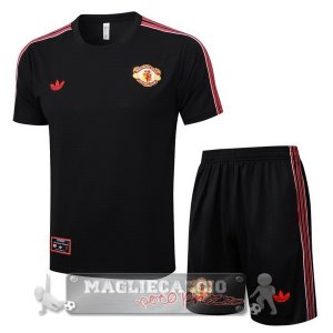 Set Completo Maglia Formazione Manchester United 2025 2026 Nero Rosso