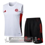 Set Completo Formazione Senza Maniche Maglia Bayern Monaco 2025 2026 Bianco Rosso Nero Set Completo Formazione Senza Maniche Maglia Bayern Monaco 2025 2026 Bianco Rosso Nero