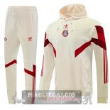 Set Completo Felpe Con Cappuccio Bayern Munich 2024 2025 Giallo Rosso